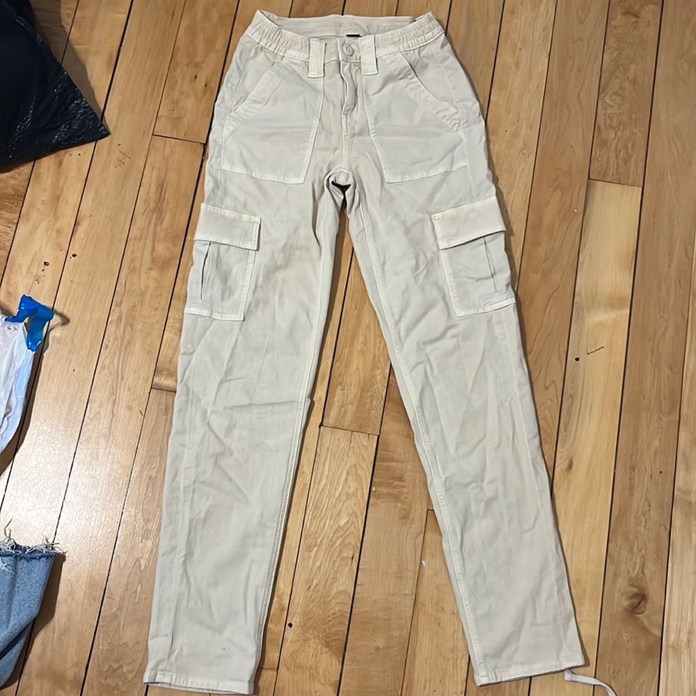 American Eagle Cream Coloured Cargo Pants Gem
